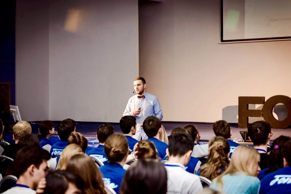 Konstantin Maslennikov speaking to students about storytelling